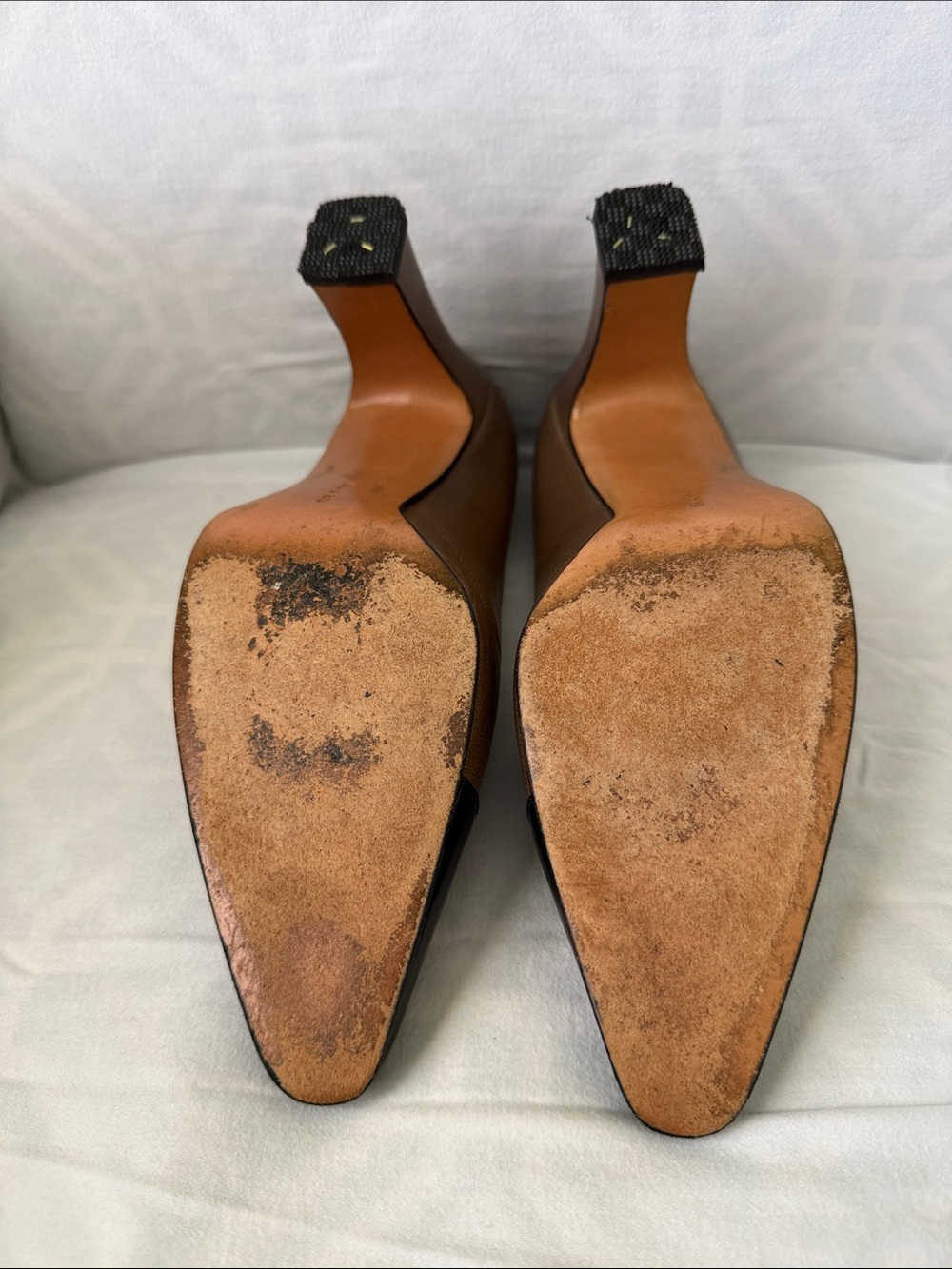 Salvatore Ferragamo spectator heels. Size 8.5B Classic vintaged EUC. - Picture 4 of 6